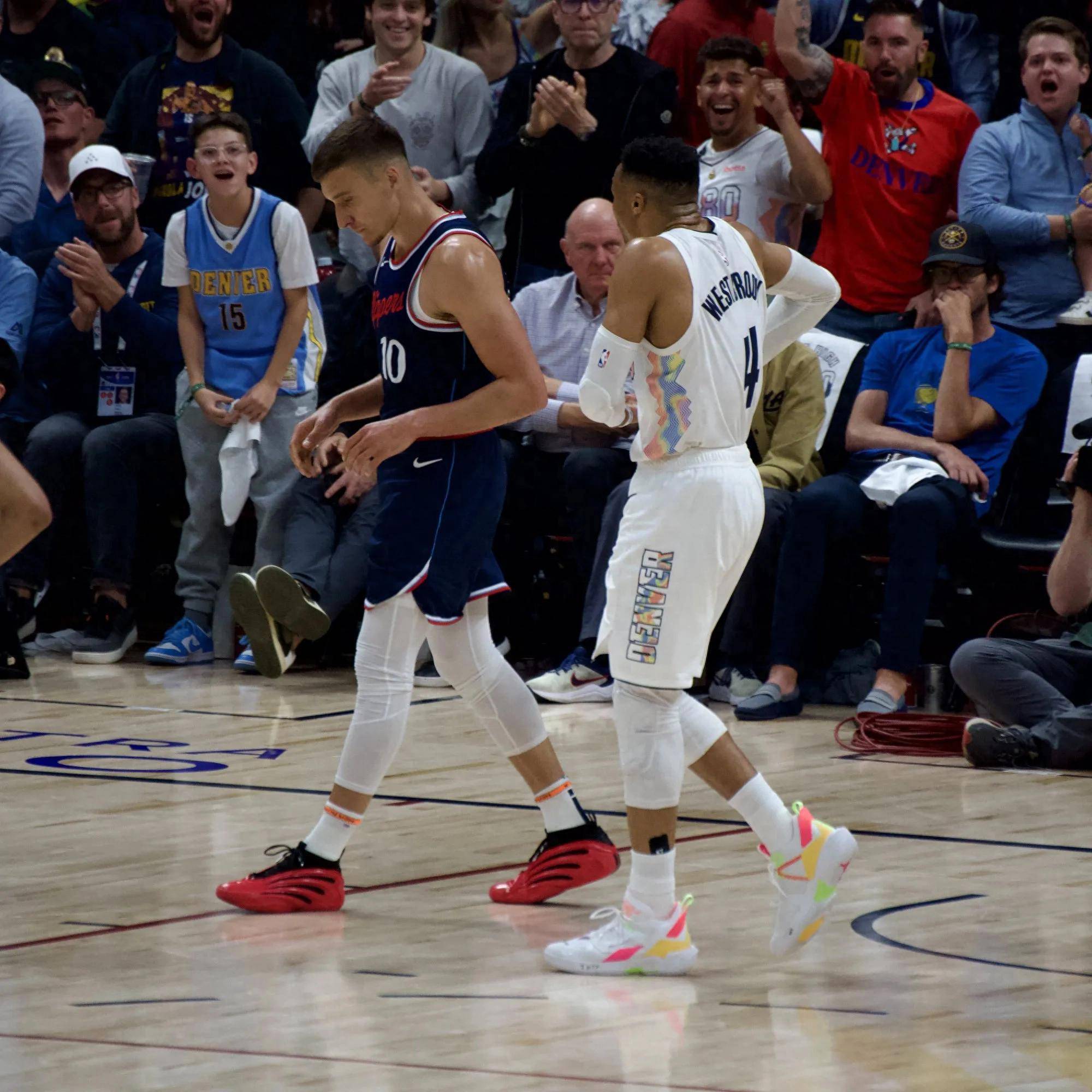 关于公牛不断突破！，穆雷连续十五场比赛得分超过出色防守赛场气氛高涨的信息